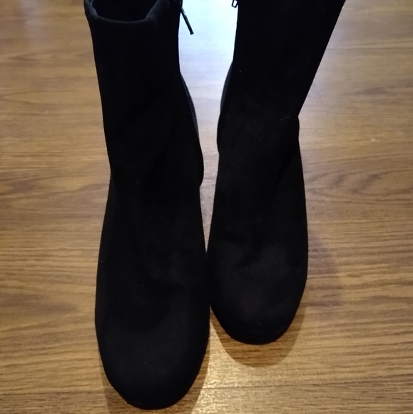 Black Old Navy Boots - Picture 3 of 4
